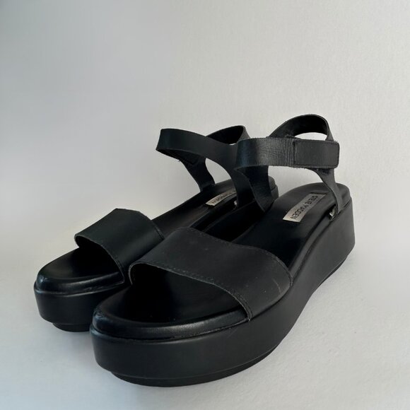 Classic Steve Madden black sandals 🖤 - Picture 3 of 4